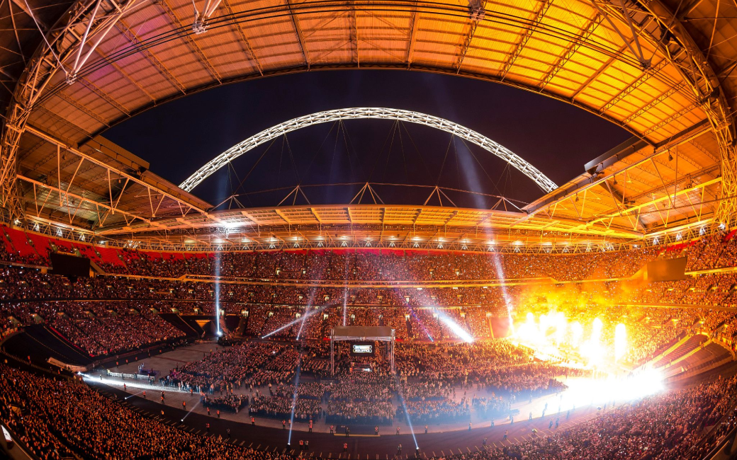 Packed Wembley Stadium under the arch on fight night